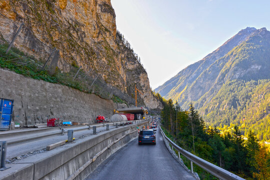 Baustelle auf der Reschenstra&szlig;e (B180) an der Felswand der Kanzelgalerie bei Pfunds in Tirol