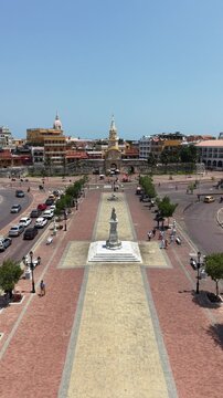 Cartagena: Vista de Parque Centenario, Centro de Convenciones y Centro Hist&oacute;rico | Aerial View of Centenario Park, Convention Center and Historic Walled City, Colombia.