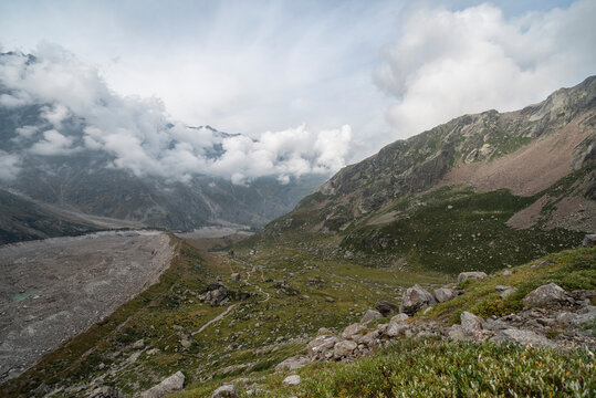 L'alpe Pedriola vista dalla Morena del ghiacciaio Belvedere sopra il lago delle Locce 