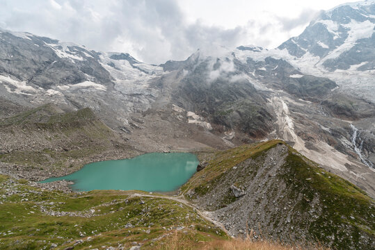 Il Lago delle Locce sopra l'alpe Pedriola nel gruppo del Monte Rosa 