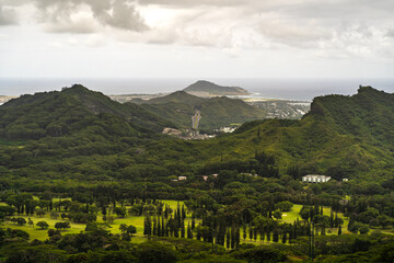 Obraz premium Panoramic View from Nuuanu Pali Lookout on Oahu, Hawaii