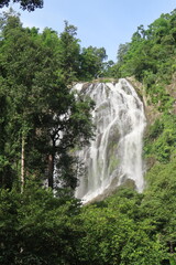 Obraz premium Khlong Lan Waterfall