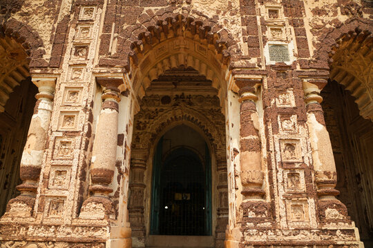 This is the Radhashyam Temple, which is located in Bishnupur. The idols of Radha Shyam Nitai Gaud and Thakur were worshipped in the temple.