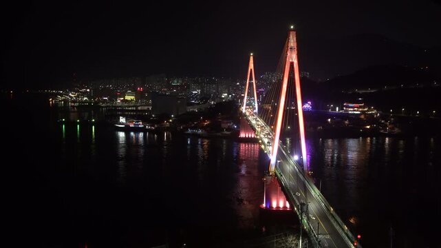 대한민국 여수 돌산대교 하멜등대 밤바다 밤풍경 선창가 항구 선박 낚시배 어선 밤거리 새벽항구 어업 고기잡이 어촌 어부 생업 현장 조업 그물 어구 수산물 수산업 전라남도 남해안 포구 정박 부두 선착장 노동 작업 출항 만선 해산물 시장 유통 어시장