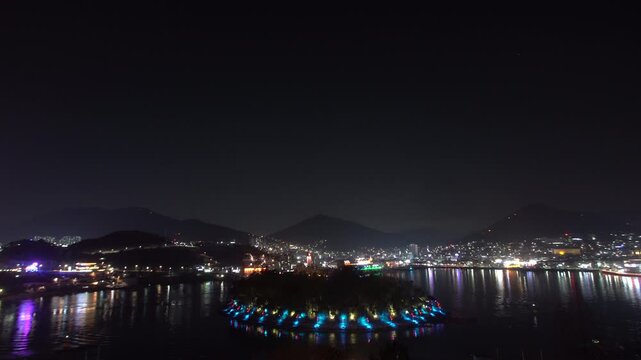 대한민국 여수 돌산대교 하멜등대 밤바다 밤풍경 선창가 항구 선박 낚시배 어선 밤거리 새벽항구 어업 고기잡이 어촌 어부 생업 현장 조업 그물 어구 수산물 수산업 전라남도 남해안 포구 정박 부두 선착장 노동 작업 출항 만선 해산물 시장 유통 어시장