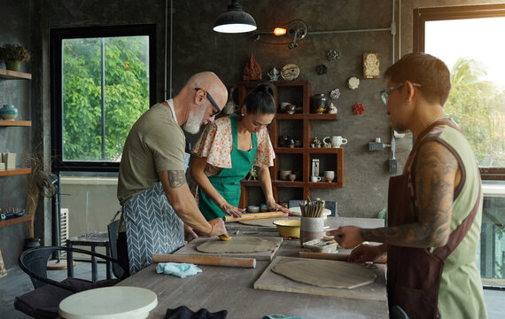A happy couple makes ceramic plates in a workshop