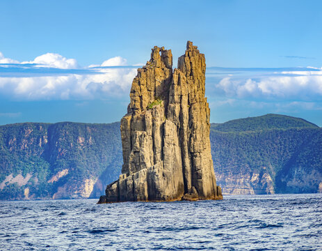 Cathedral Rock, a stunning jurassic dolerite rock soaring 80 meters above the Tasman Sea, Tasman National Park, Tasman Peninsula, Tasmania, Australia