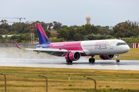 Luqa, Malta - May 17, 2026: Wizz Air Airbus A321-271NX (Reg.: HA-LDL) one of the new NEO A321 with Wizz braking on a wet runway.