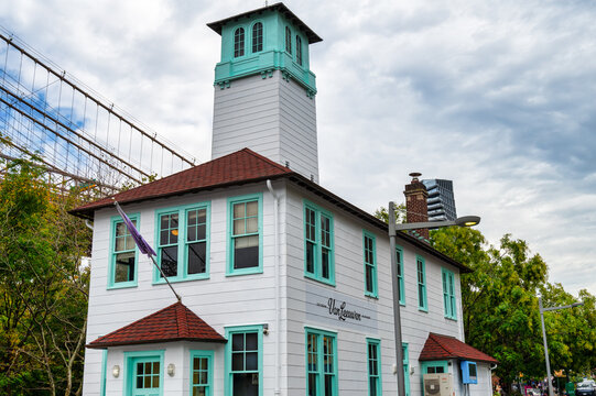 Van Leeuwen Ice Cream Shop
