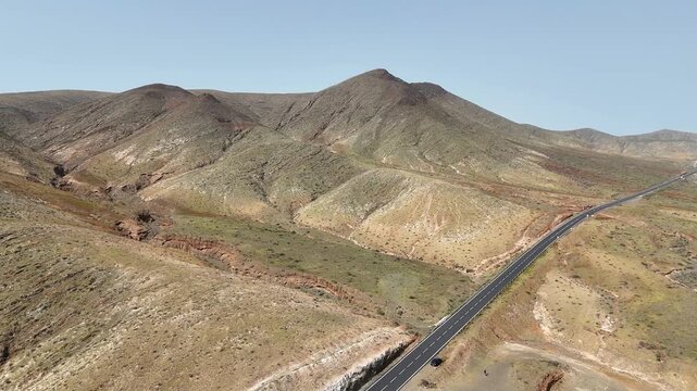 survol des zones semi d&eacute;sertiques de Fuerteventura dans l'archipel des Canaries