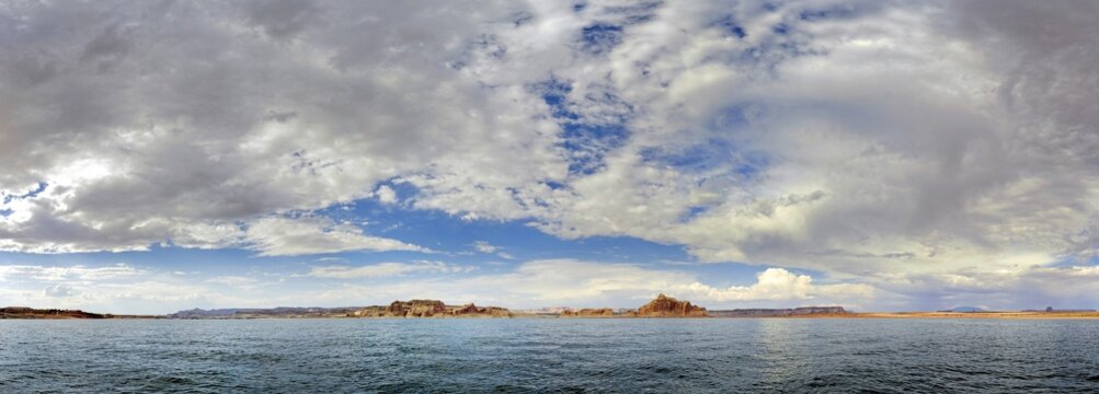 Wahweap Bay in the evening, Lake Powell, Page, Arizona, USA