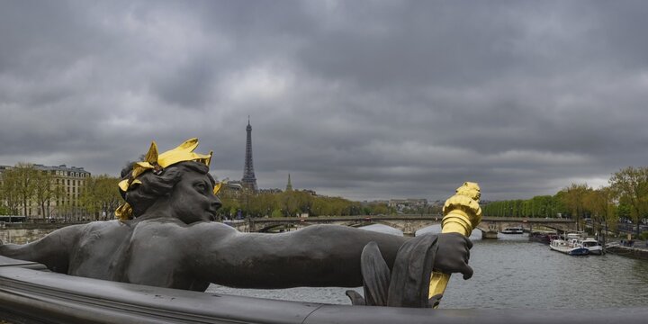Nymphs of the Seine, figures on the Pont Alexandre III, bridge over the Seine, Paris, &Icirc;le-de-France, France