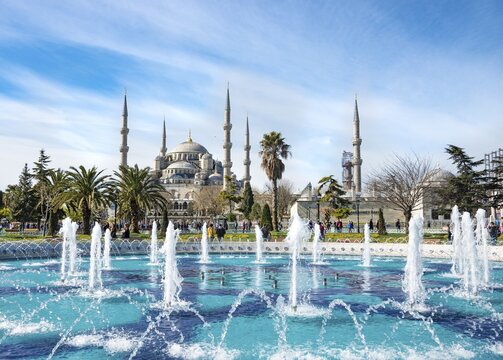 Blue Mosque, Sultan Ahmet Camii, Fountain in Sultan Ahmed Park, Sultanahmet, European part, Istanbul, Turkey