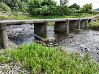 Fototapeta premium 高知県中土佐町 久万秋沈下橋の風景