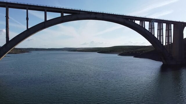 Martin Gil or Cabriles Viaduct, over the Esla River, located between the municipalities of Montamarta and Manzanal del Barco in the province of Zamora