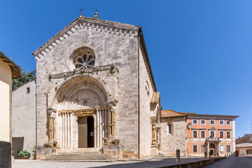 Obraz premium The Collegiata di San Quirico Church view in San Quirico d'Orcia Town of Tuscany
