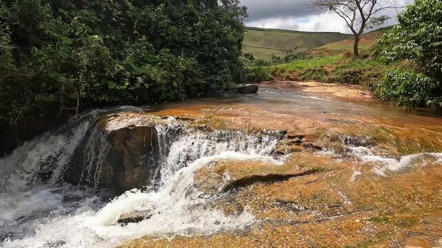 corredeira na serra do Brigadeiro, cidade de Araponga, Estado de Minas Gerais, Brasil