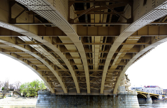 The lower structure of Margaret Bridge, in operation since 1876, connected to the island by a wing bridge.
