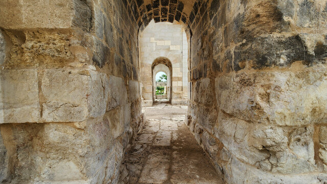A view through the famous Victory Arch of ancient Anavarza in Kozan, Adana, a monumental three-arched Roman gate built in the 3rd century and marking the beginning of the ancient world&rsquo;s remarkable co