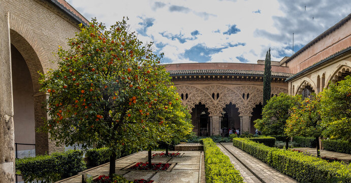 Rectangular courtyard with a central garden, known as the Patio de Santa Isabel, in the Aljafer&iacute;a Palace. Zaragoza, Spain