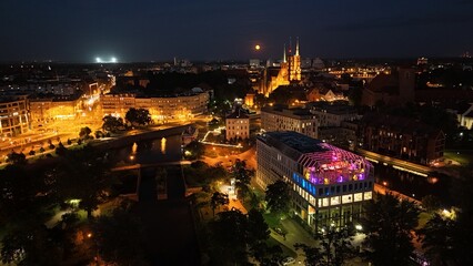 Obraz premium Night aerial view of Ostrów Tumski and Wrocław city skyline in Poland