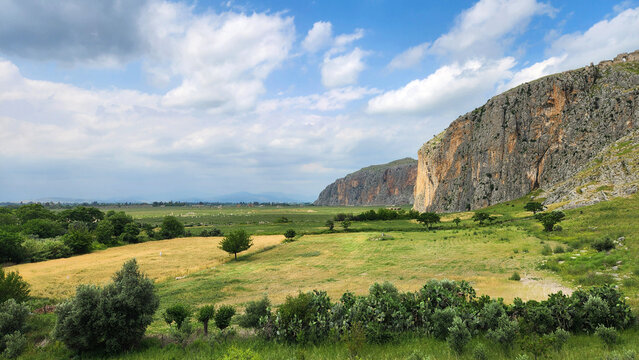 Ancient Anavarza in Kozan, Adana, known as the &ldquo;Invincible City,&rdquo; features a massive hilltop castle, Roman gates, walls, and theater ruins from civilizations including the Romans and Byzantines.