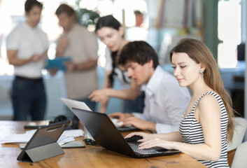 Fototapeta premium Several managers work together in a modern office. A well-coordinated management team