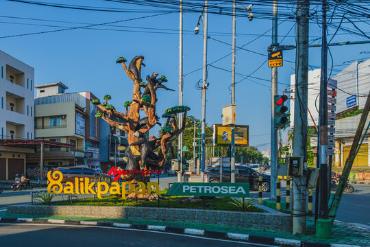 Sun Bear statue and Balikpapan city landmark at Petrosea intersection