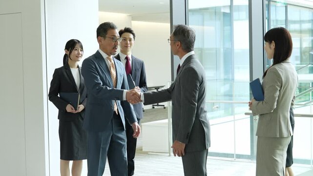 握手　提携　合意　会議