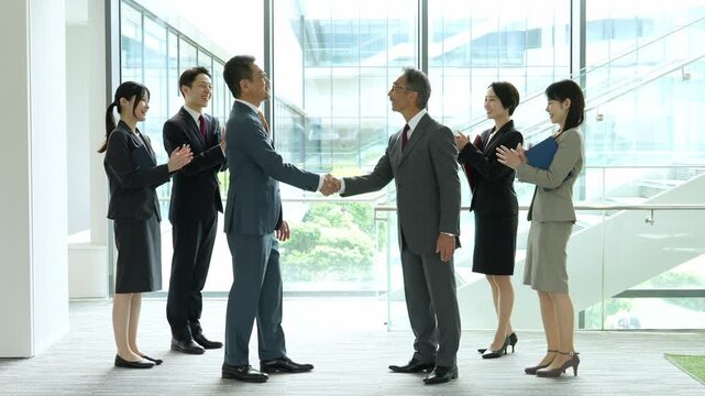 握手　提携　合意　会議