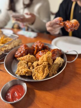 bhcチキン明洞本店で楽しむサクサクの韓国フライドチキン
