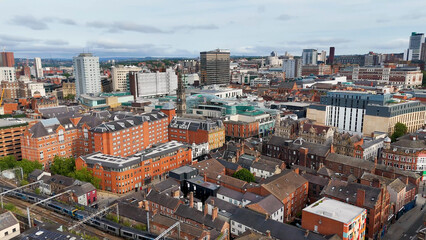 Obraz premium Aerial View of Leeds Cityscape with Victorian and Modern Architecture
