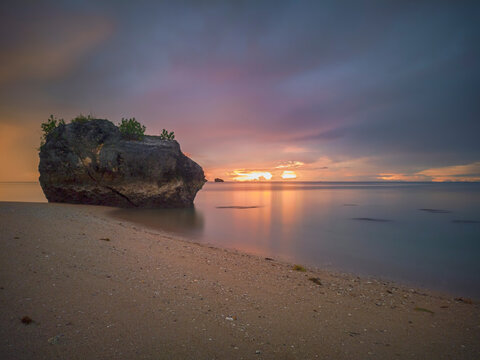 Last Light at Tiang Bendera Beach, Rote Island &mdash; a quiet sunset painted across the shore and sea