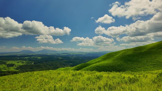 夏の草原　阿蘇五岳	