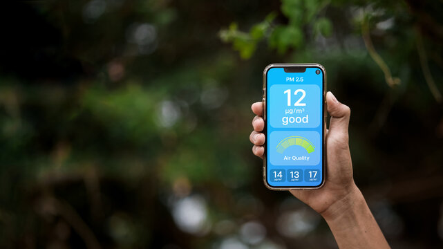 Air Quality Monitoring App on Smartphone with PM2.5 Indicator