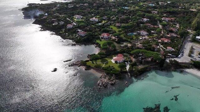 survol des plages &agrave; l'est de la Sardaigne &agrave; San Teodoro