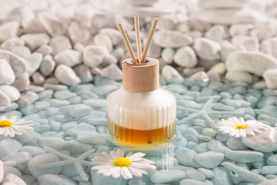 Sophisticated diffuser fragrance with scent of water and summer.