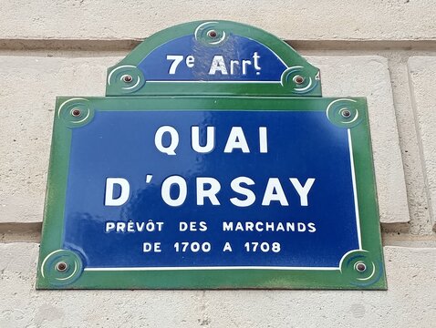  Une plaque &agrave; Paris 7e arrt Quai d'Orsay Pr&eacute;v&ocirc;t des marchands de 1700 &agrave; 1708