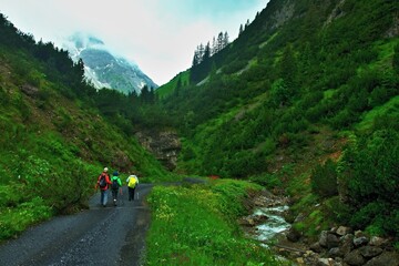 Fototapeta premium Austrian Alps - view of a tourists on a path near the mount Kriegerhorn to the town of Lech in the Lechtal Alps