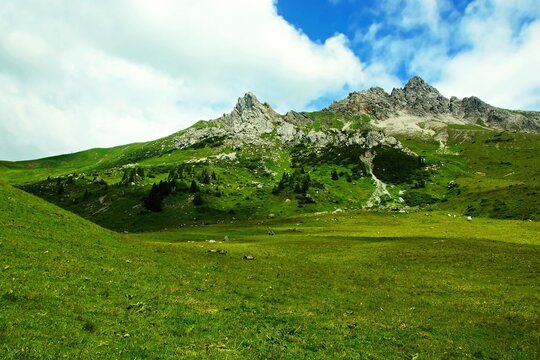 Austrian Alps - view of Karhorn mountain and tourists in the Lechtal Alps