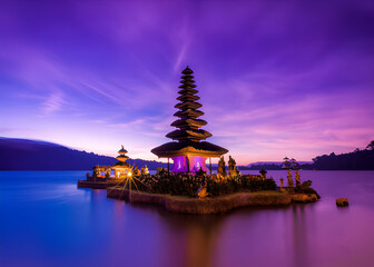 Obraz premium Beautiful Bali Temple at Night Under Full Moon