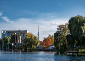 This photo shows the Federal Chancellery in Berlin, taken from the River Spree with the Berlin TV Tower in the background. © Sabine