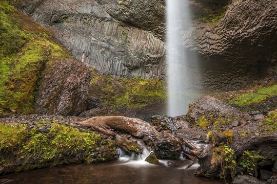 Waterfall in front of basalt rock, Latourell Falls, time exposure, Oregon, USA