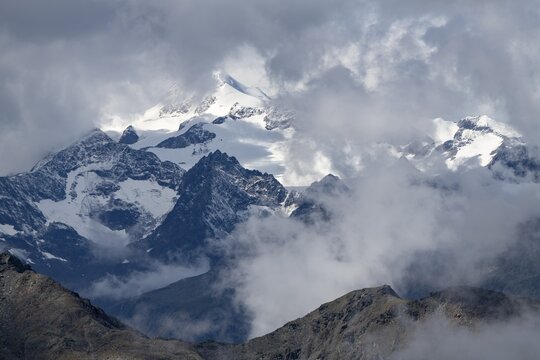 &Ouml;tztal mountains with clouds sky, S&ouml;lden, &Ouml;tztal, Tyrol, Austria