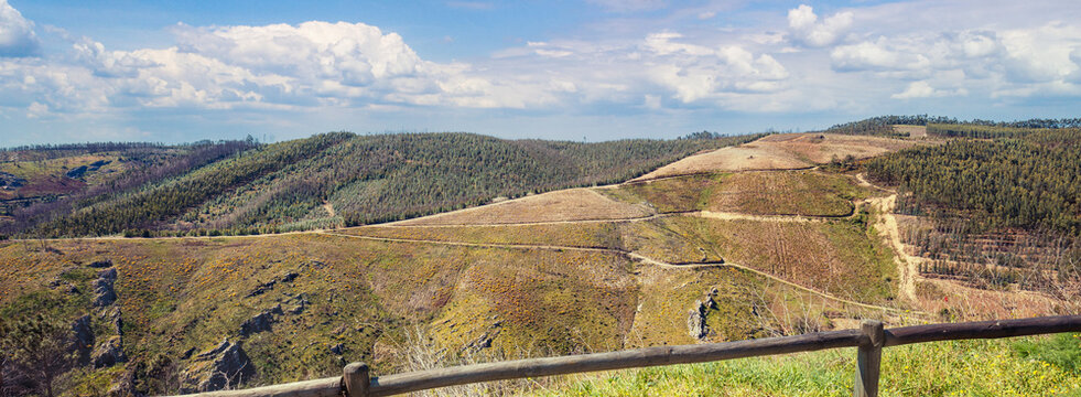 The resting place with a beautiful view of the mountain near the Zezere river. Ferreira do Z&ecirc;zere, Portugal
