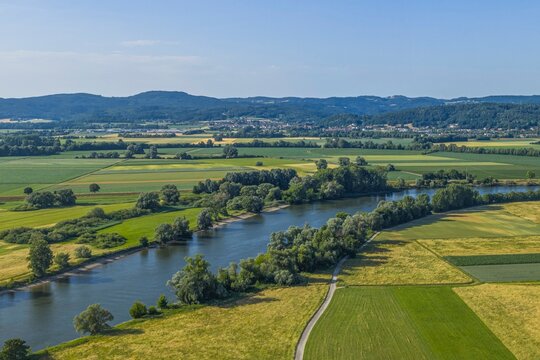 Ausblick auf die Donau-Region nahe der Pfatterer Au zwischen Regensburg und Straubing