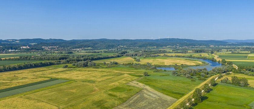 Das Donautal in der s&uuml;d&ouml;stlichen Oberpfalz nahe Pfatter im Kreis Regensburg im Luftbild