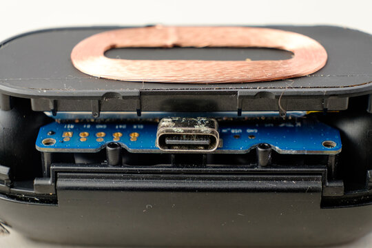 Exploring the inner workings of a wireless charging device in detail