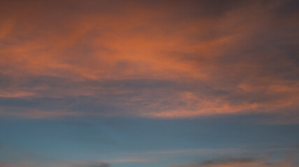 Obraz premium Dramatic Sunset Clouds Over Blue Sky