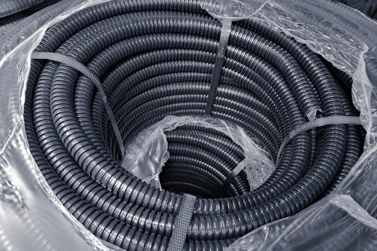 Corrugated and flexible plastic pipeline for electrical wiring a